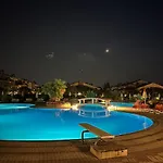 Green Apartment And Pools